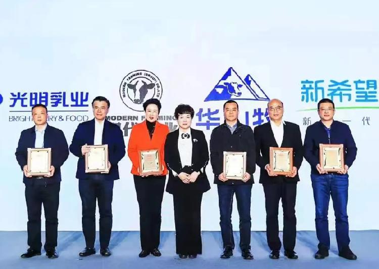 重慶日報：捷報，天友乳業(yè)榮獲2021年國家優(yōu)質(zhì)乳工程雙項大獎！
